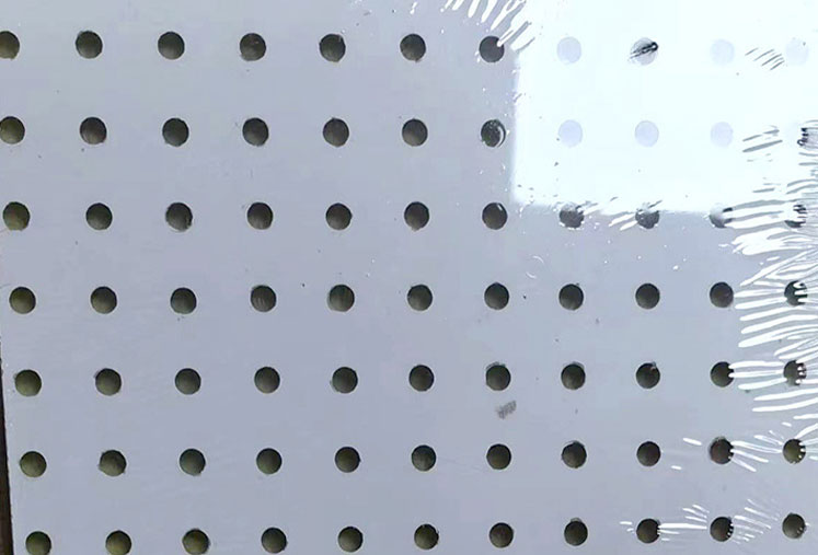 金屬穿孔吸音板的多元化應(yīng)用：商業(yè)空間、錄音室與家庭影院的理想選擇